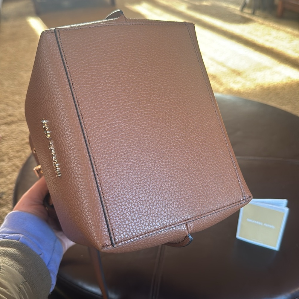 NWOT Michael Kors Emilia Bucket Crossbody Bag Brown - Picture 4 of 8